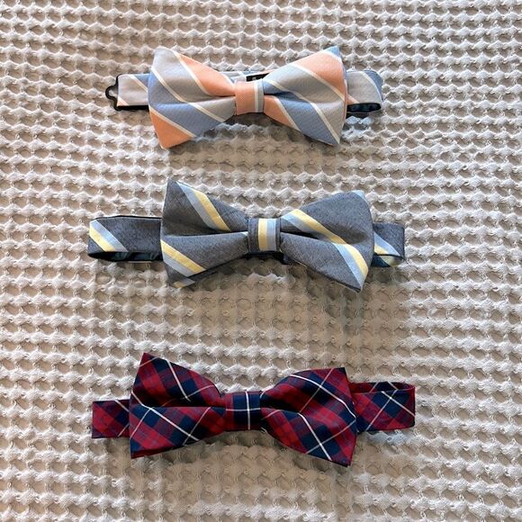 Bow ties selling all 3. Adjustable circumference - Picture 1 of 4
